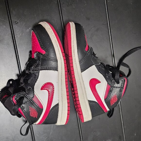 Toddler Nike Jordan Shoes - Picture 5 of 5